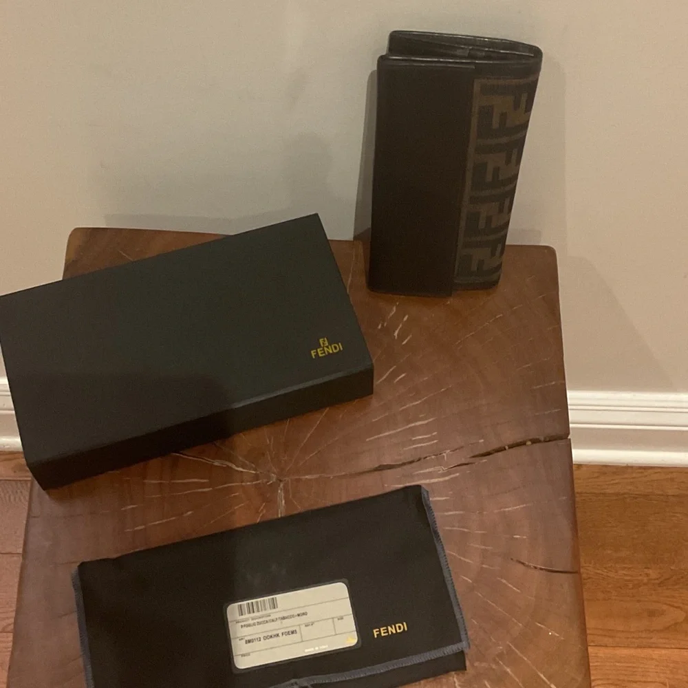 Fendi Zucca Wallet Italy - Picture 8 of 11